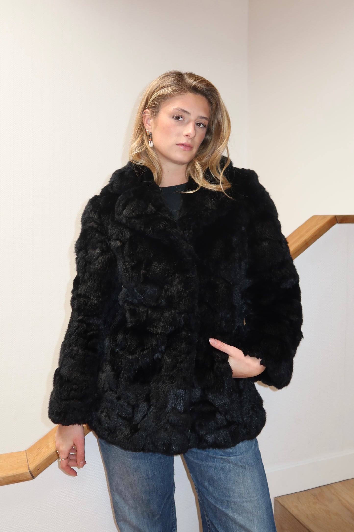 Manteau en fourrure noir