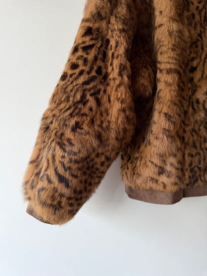 Veste en fourrure imprimée léopard