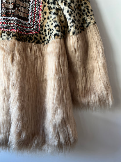 Veste bi-matière léopard brodé et fausse fourrure