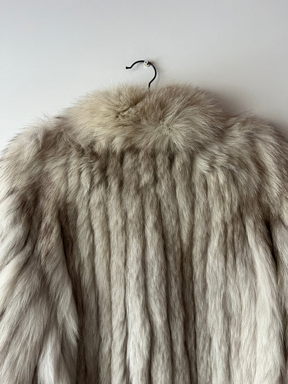 Manteau en fourrure galonné blanc