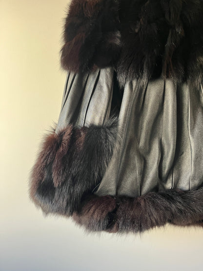 Veste en cuir et fourrure à manches chauve-souris