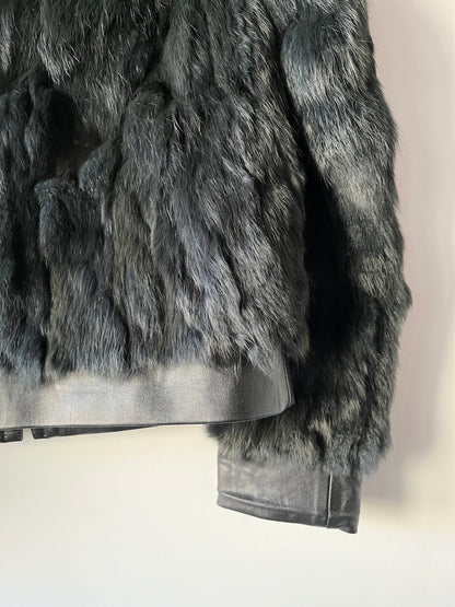 Veste courte en fourrure bleue nuit