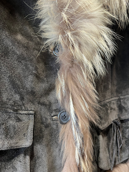 Veste en cuir avec bordures en fourrure