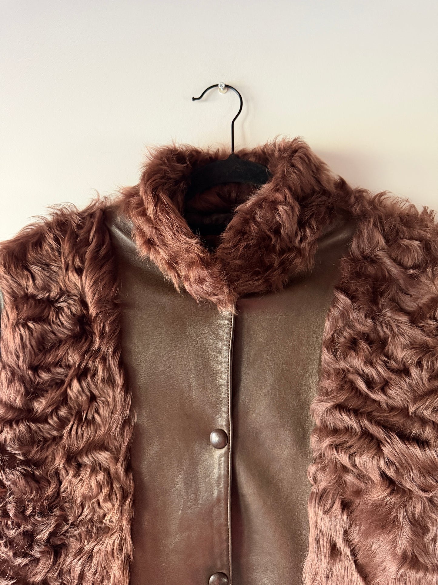 Veste en fourrure et cuir marron