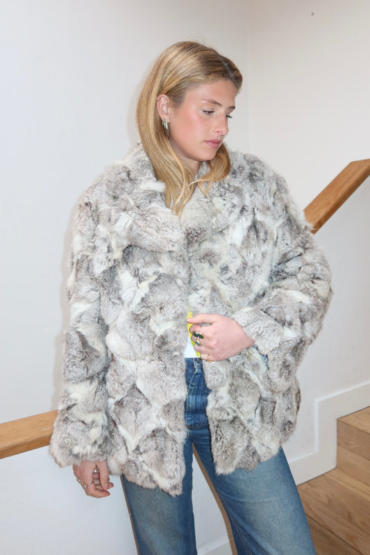 Manteau en fourrure gris et blanc