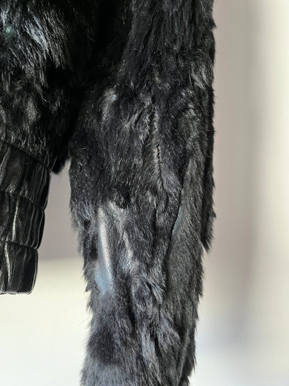 Veste courte noire en fourrure et cuir
