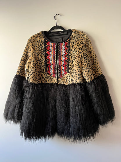Veste bi-matière léopard brodé et fausse fourrure