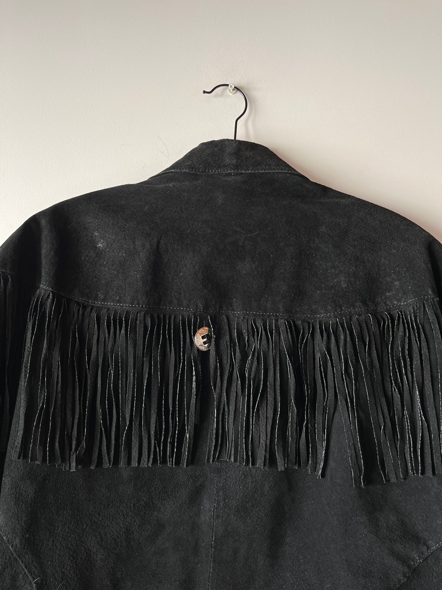 Veste en cuir noire à franges