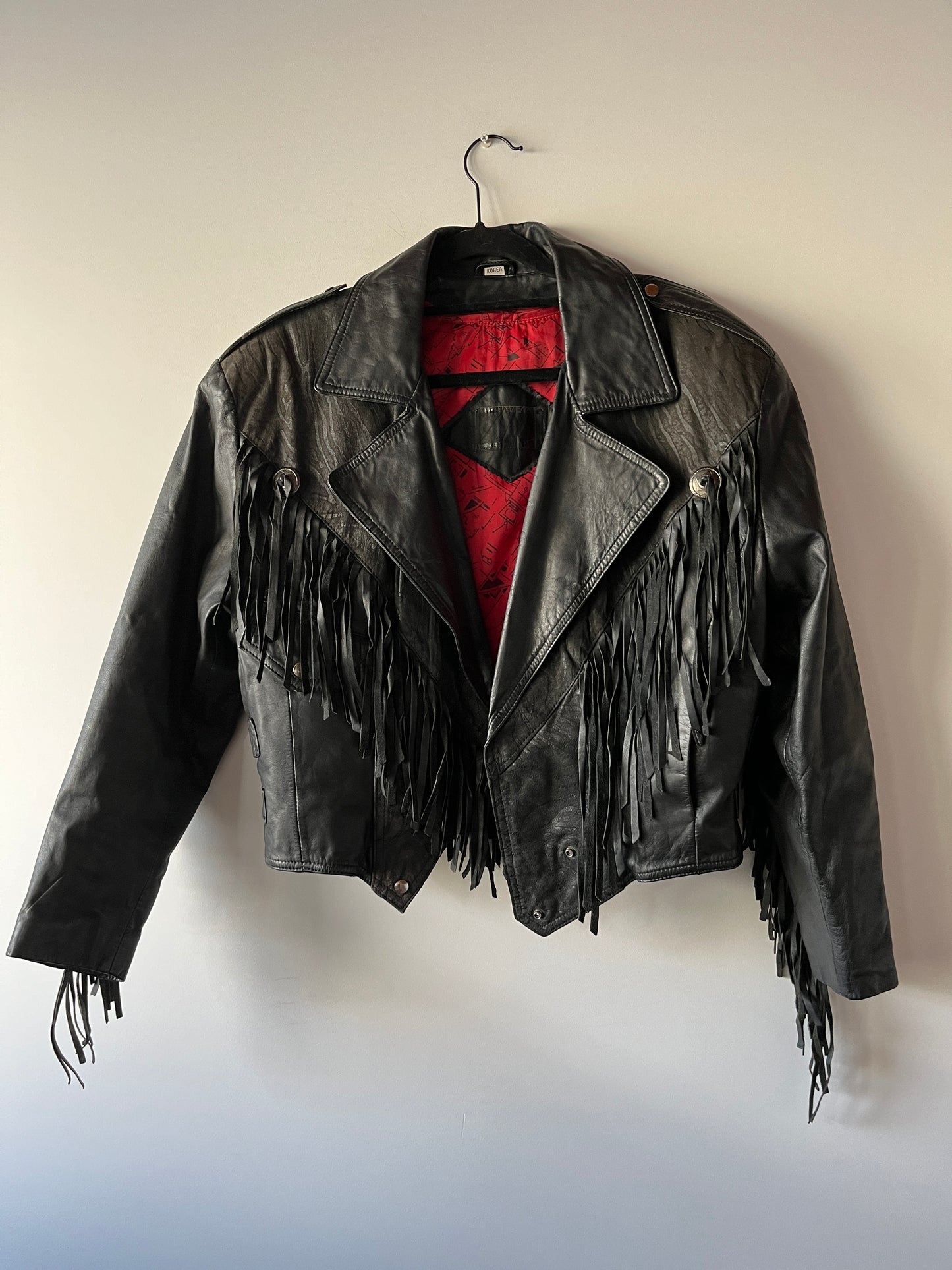 Veste en cuir noire à franges