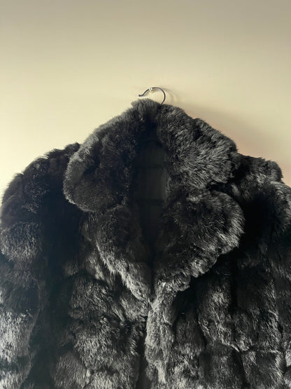 Manteau en fourrure noir