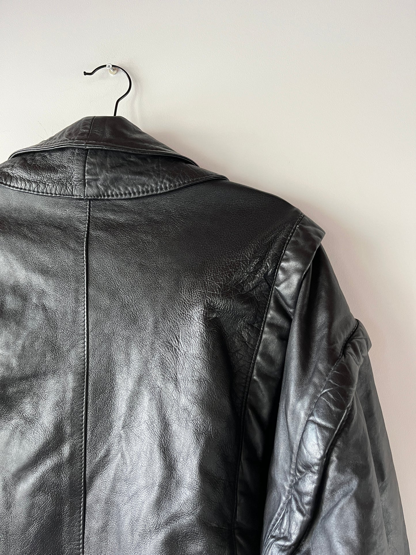 Veste en cuir noir modulable