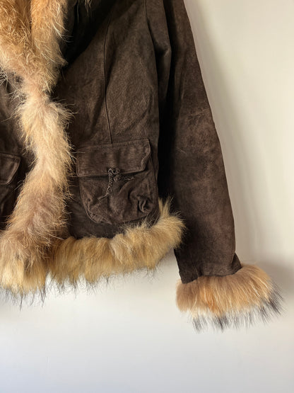 Veste en cuir avec bordures en fourrure