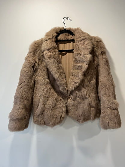 Veste courte en fourrure taupe
