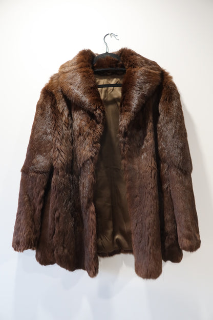 Manteau en fourrure marron
