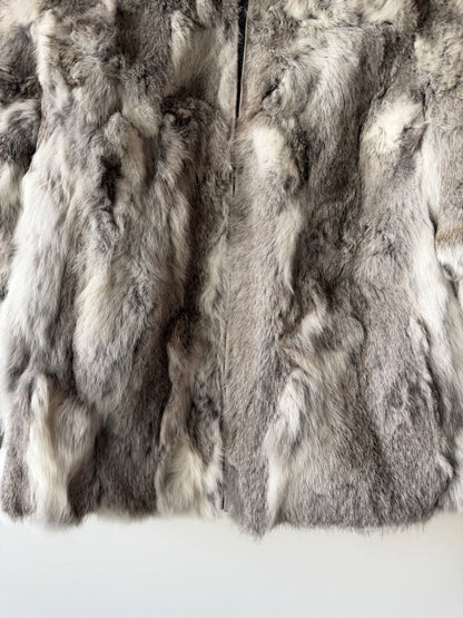 Veste en fourrure grise et blanche