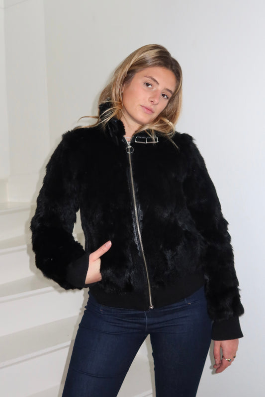 Veste courte en fourrure noire