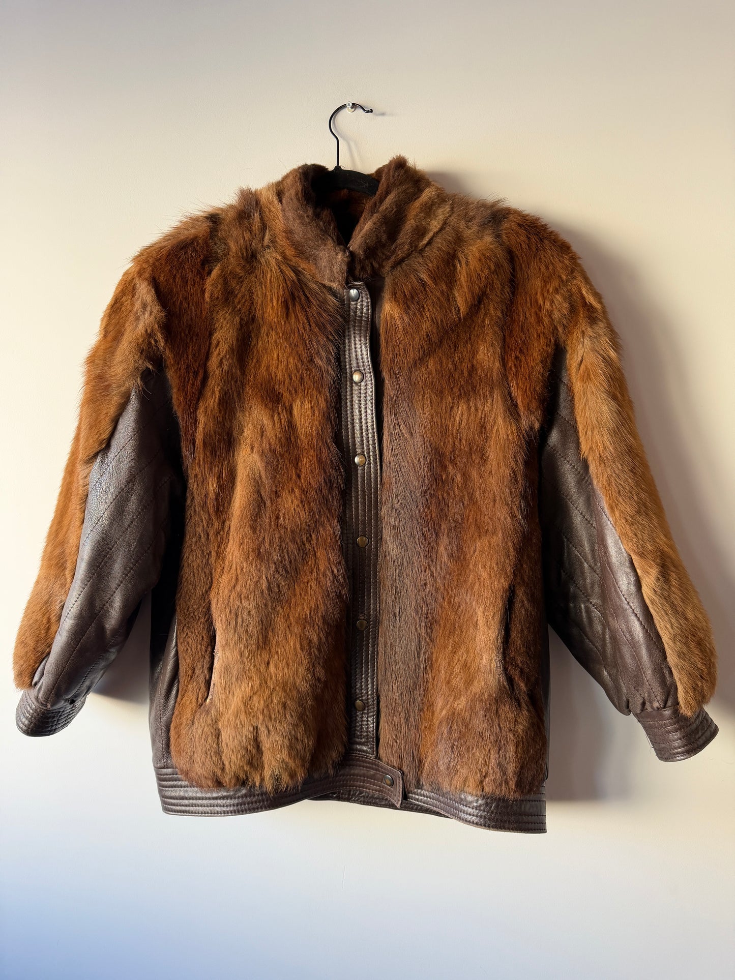 Veste en fourrure et cuir marron