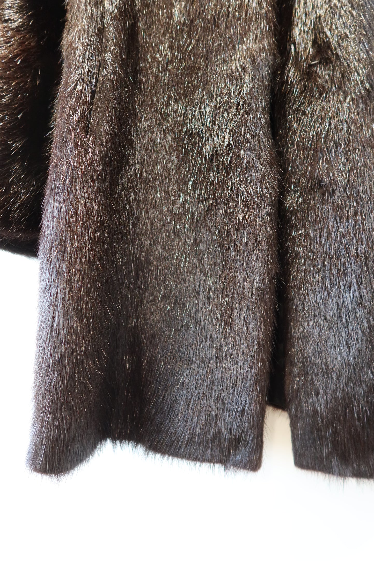Manteau en fourrure marron foncé