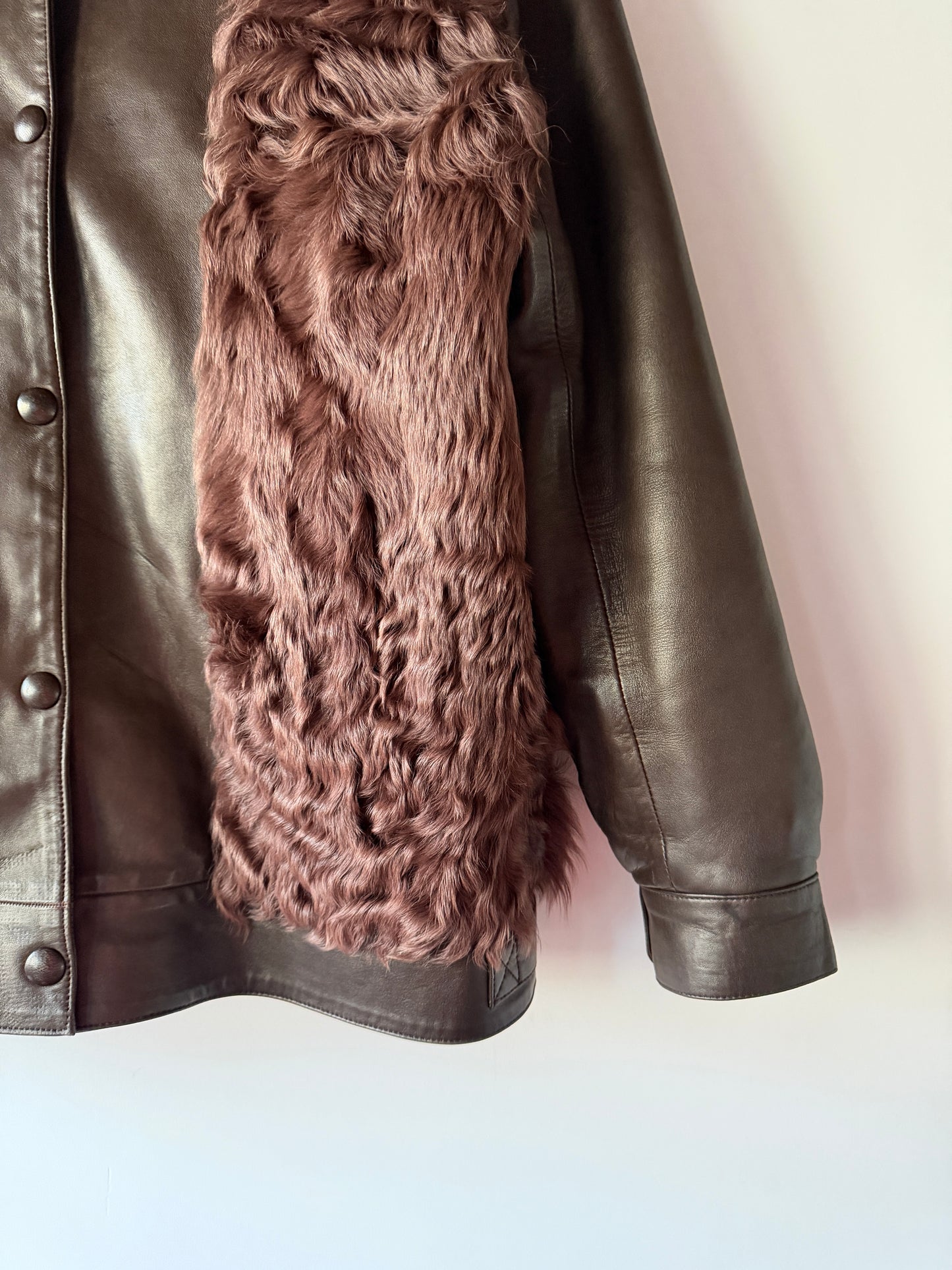 Veste en fourrure et cuir marron