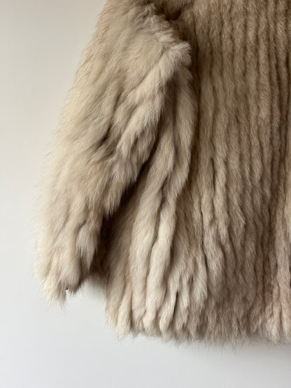 Manteau en fourrure galonné blanc