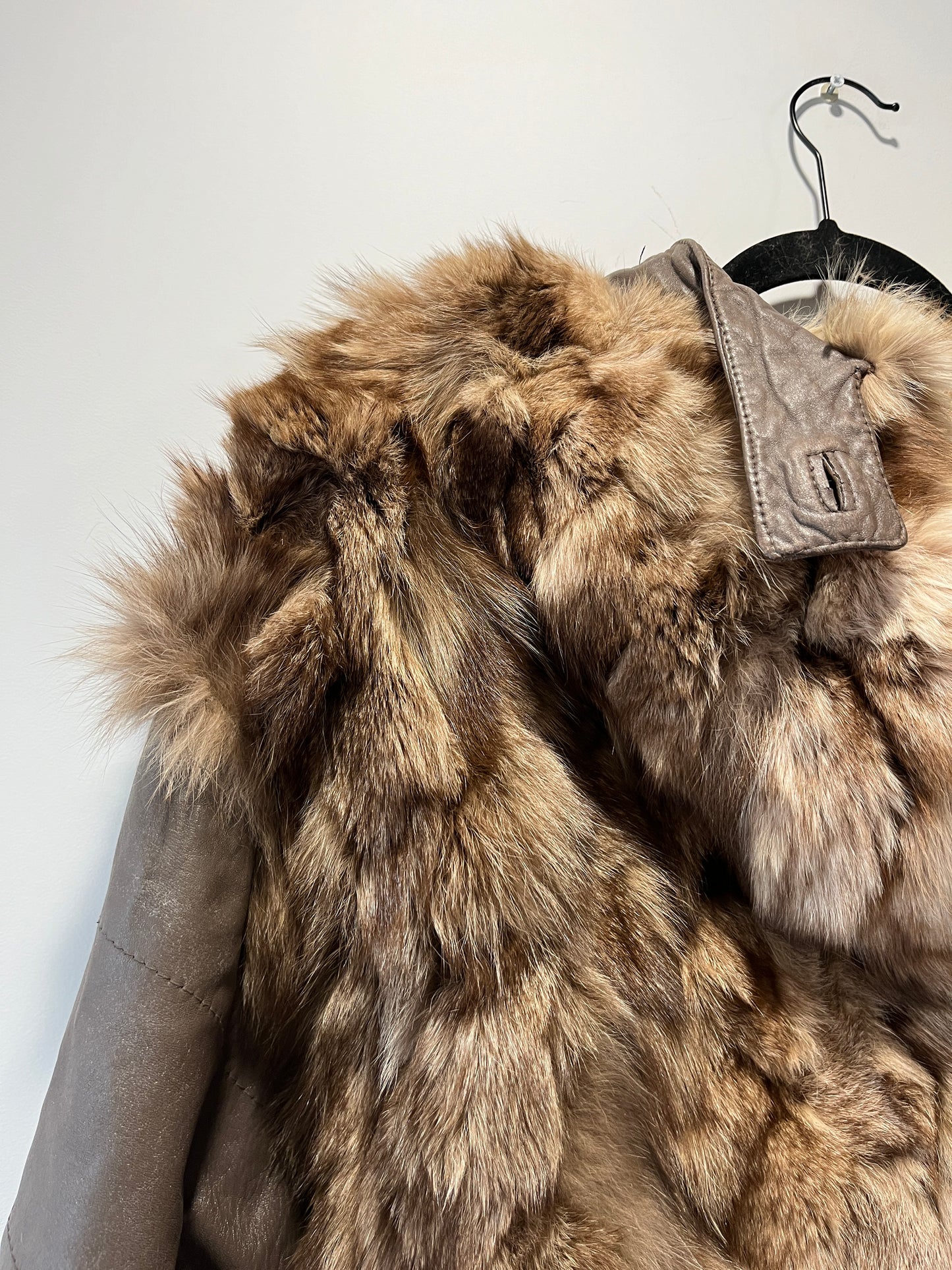 Veste en fourrure et cuir