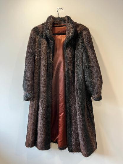 Manteau long en fourrure marron