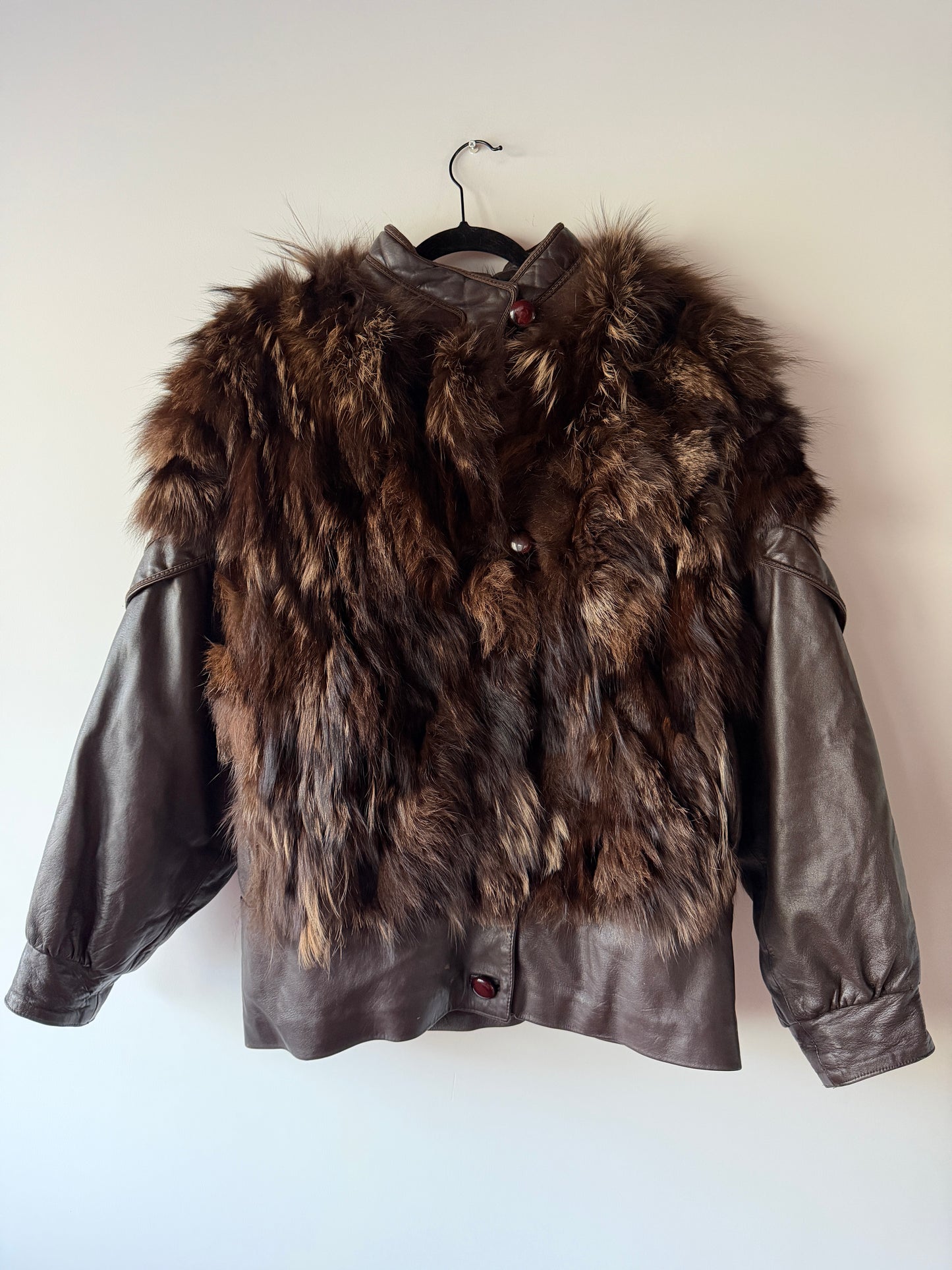 Veste en fourrure et cuir marron