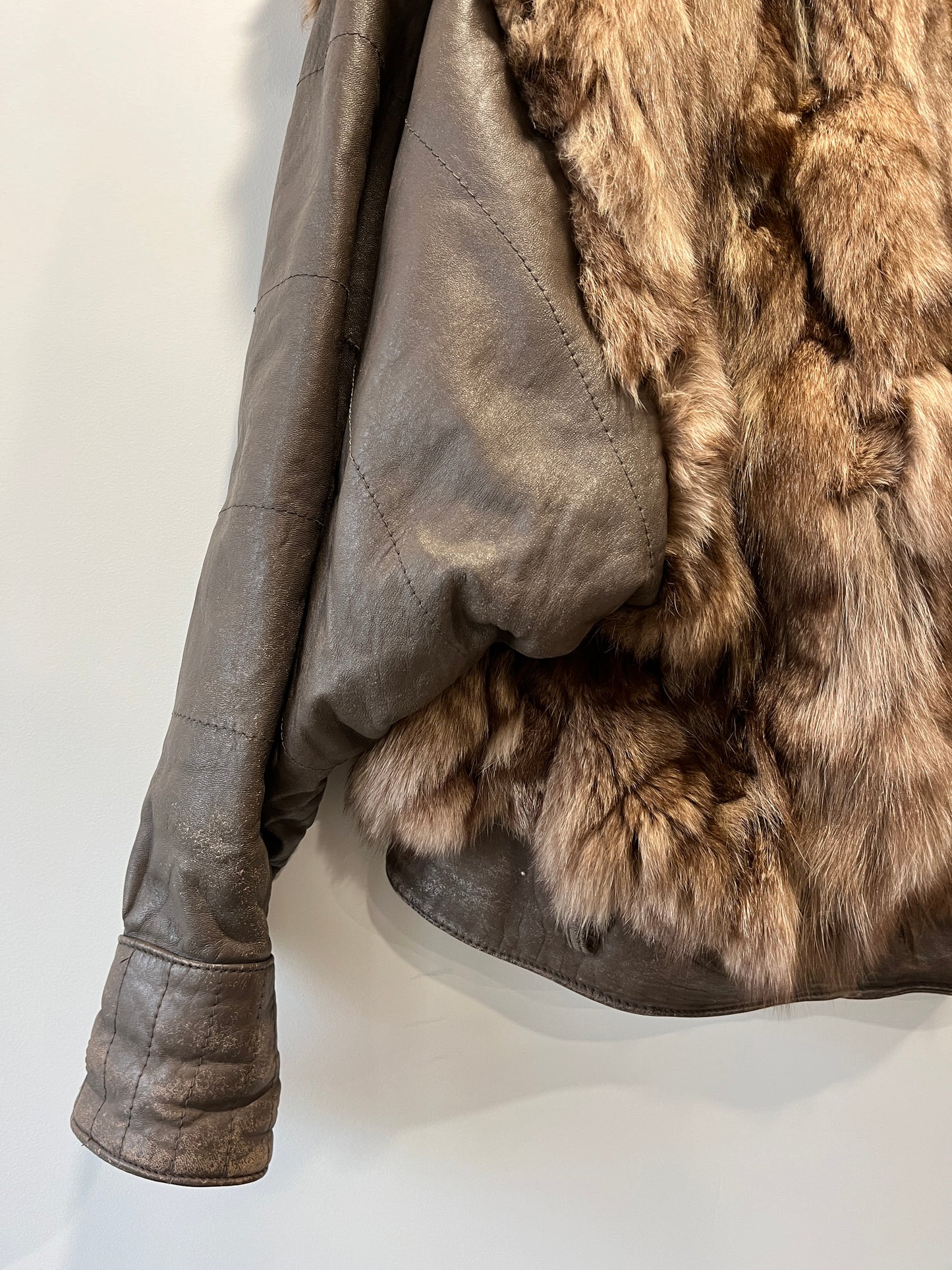 Veste en fourrure et cuir
