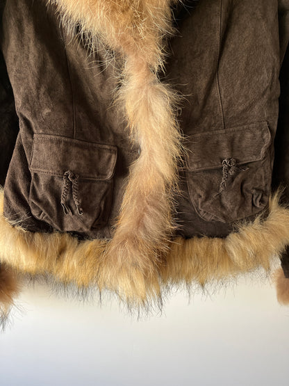 Veste en cuir avec bordures en fourrure