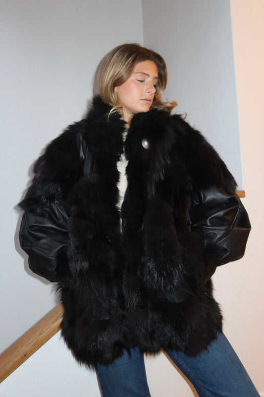 Veste en cuir et fourrure à manches chauve-souris
