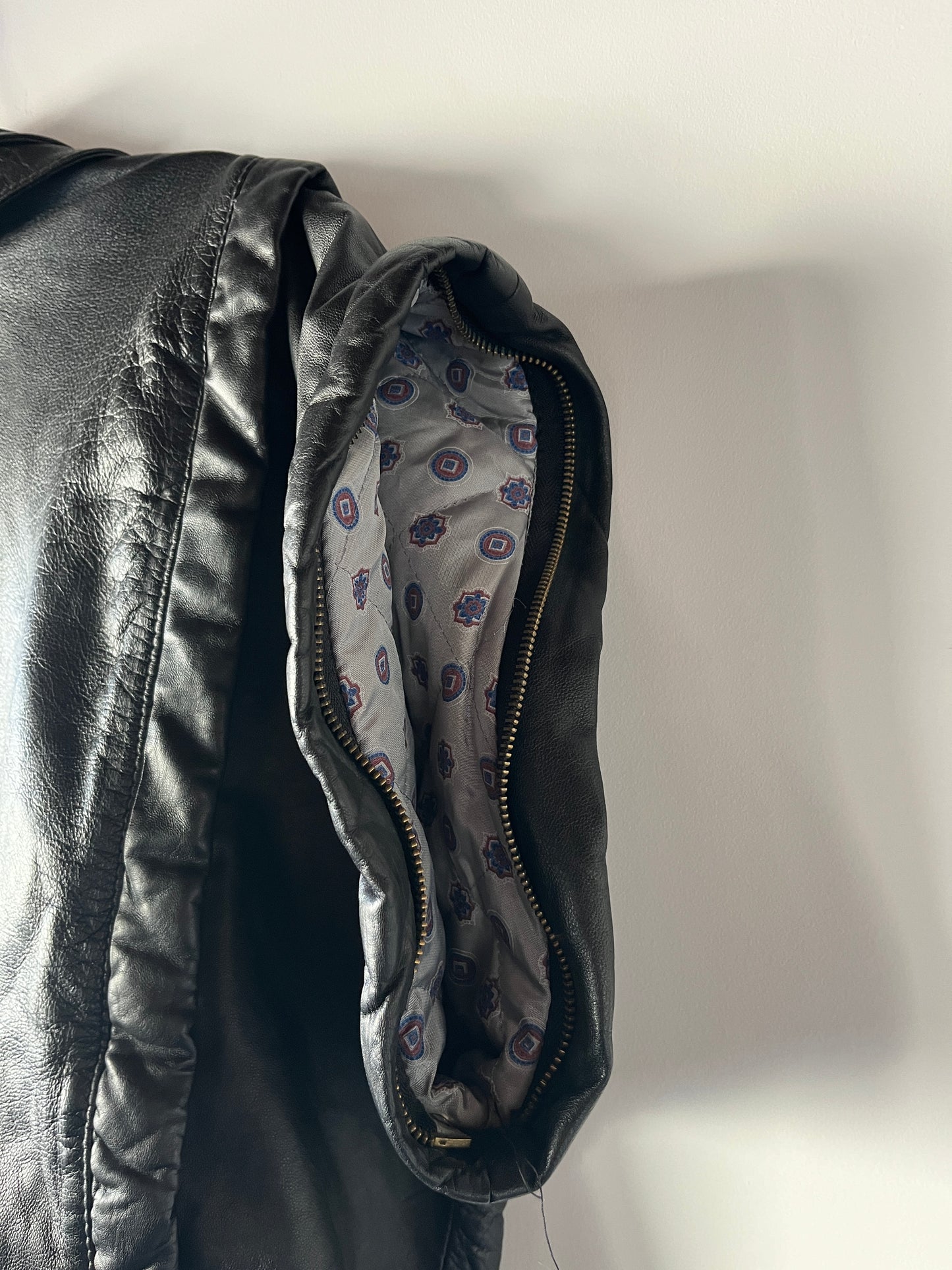 Veste en cuir noir modulable