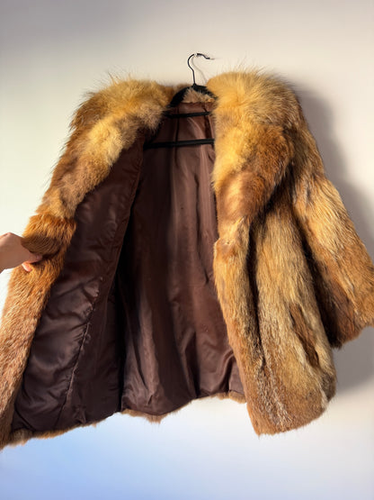 Manteau en fourrure fauve
