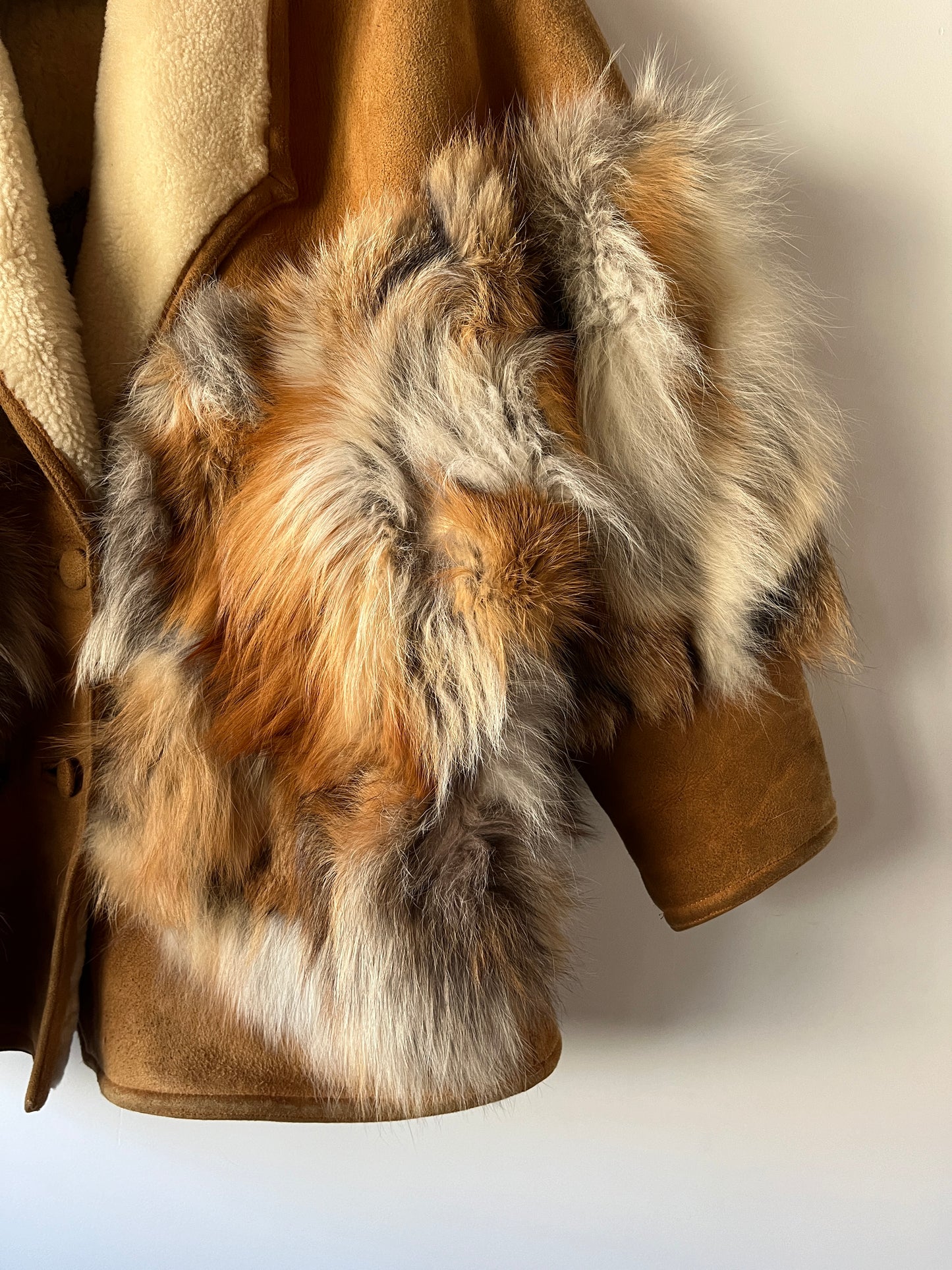 Veste en peau lainée et fourrure