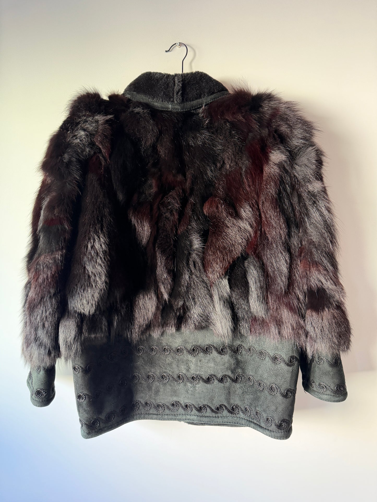 Veste en peau lainée et fourrure