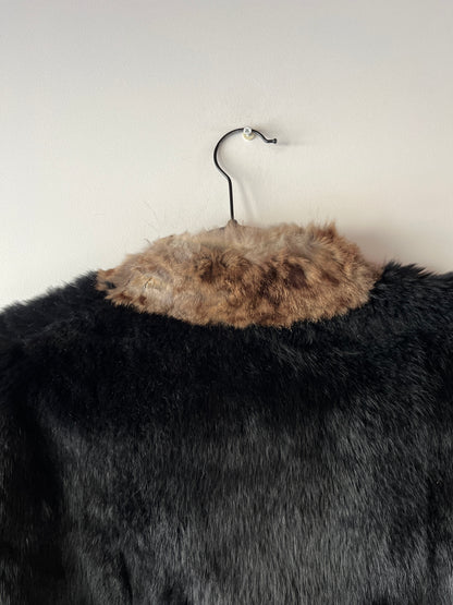 Veste en fourrure noire et léopard