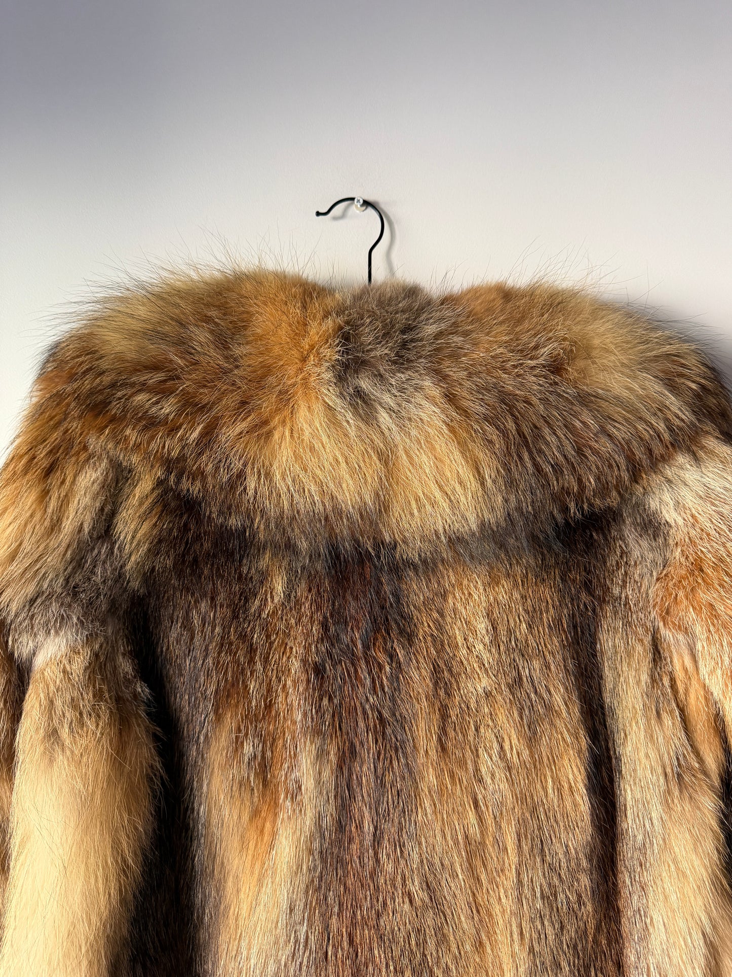 Manteau en fourrure fauve