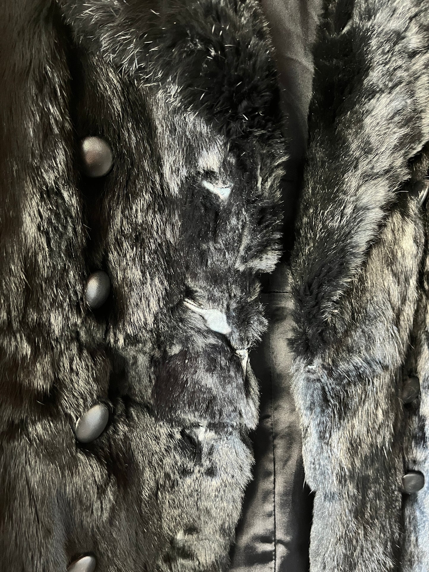 Manteau long noir en fourrure