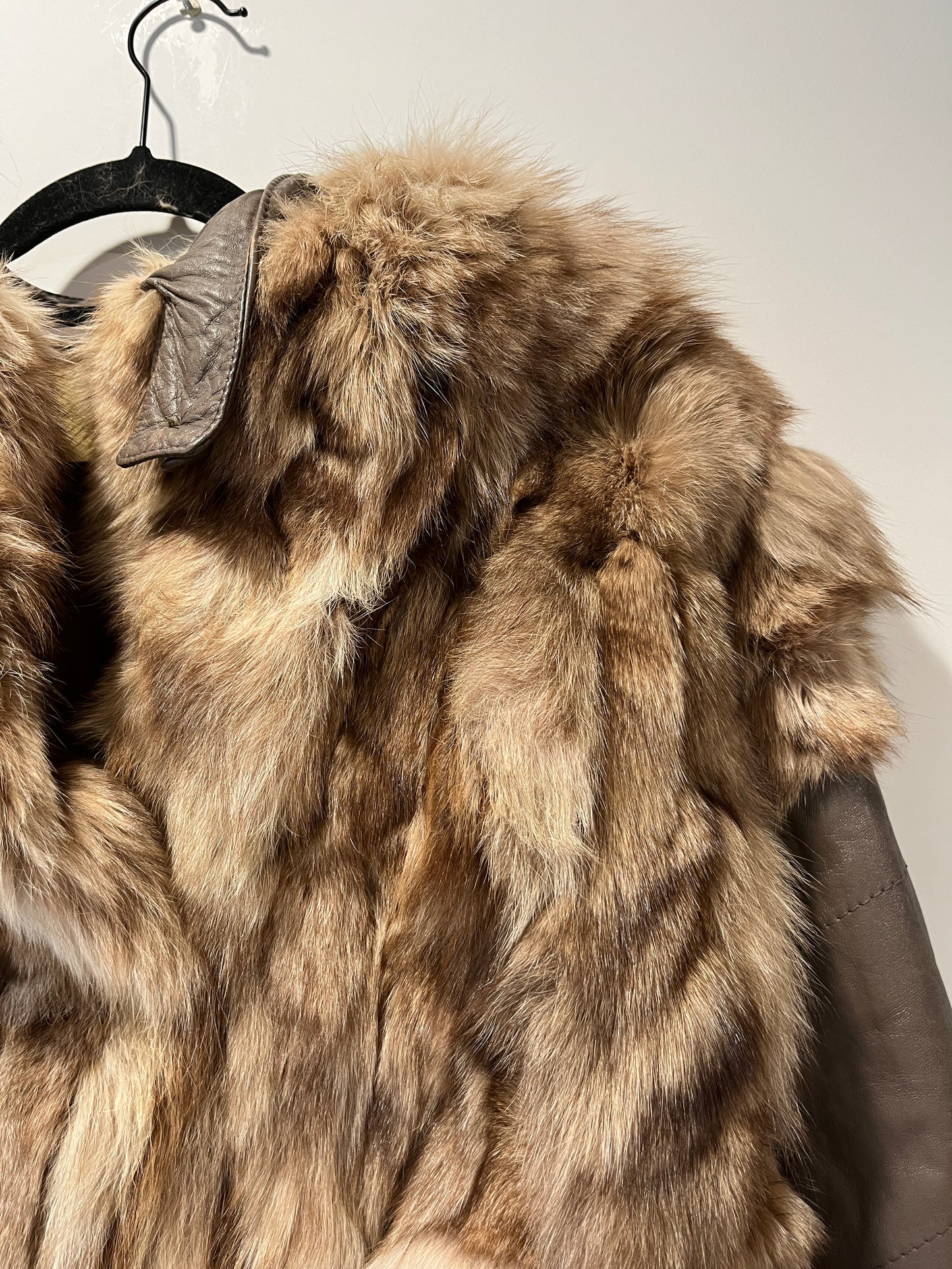 Veste en fourrure et cuir