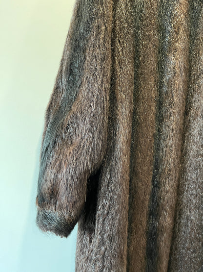 Manteau long en fourrure marron