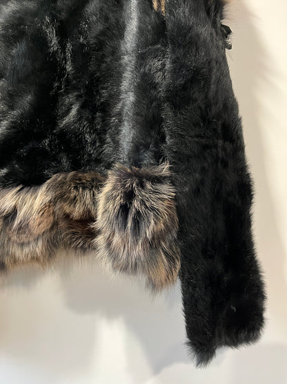 Manteau court en fourrure noir et marron