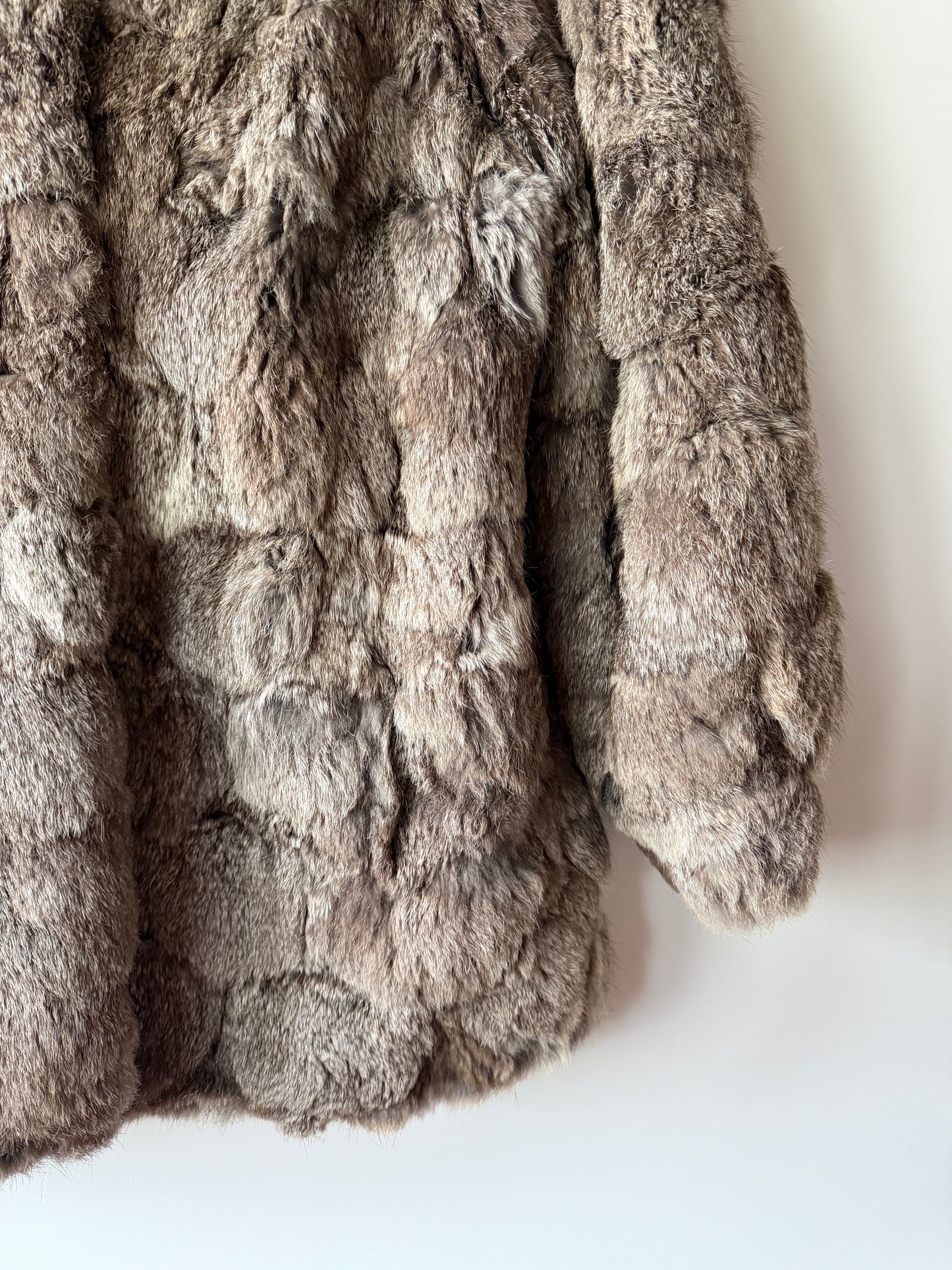 Manteau en fourrure gris