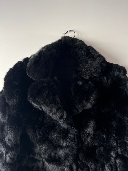 Manteau en fourrure noir