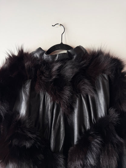 Veste en cuir et fourrure à manches chauve-souris