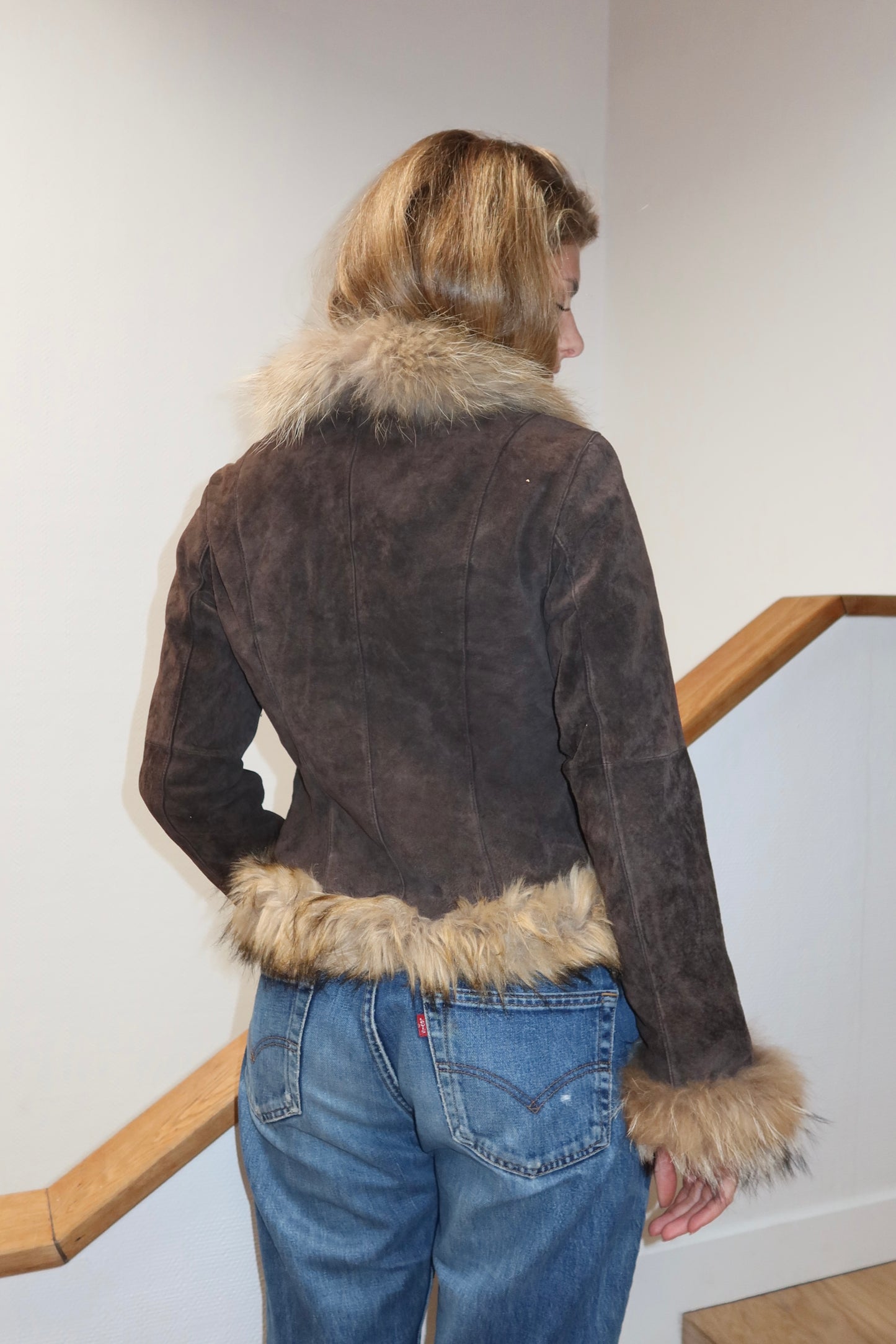 Veste en cuir avec bordures en fourrure