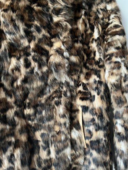 Manteau en fourrure imprimé léopard
