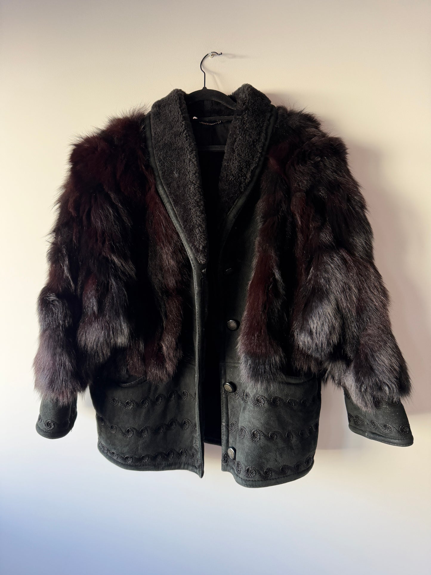 Veste en peau lainée et fourrure