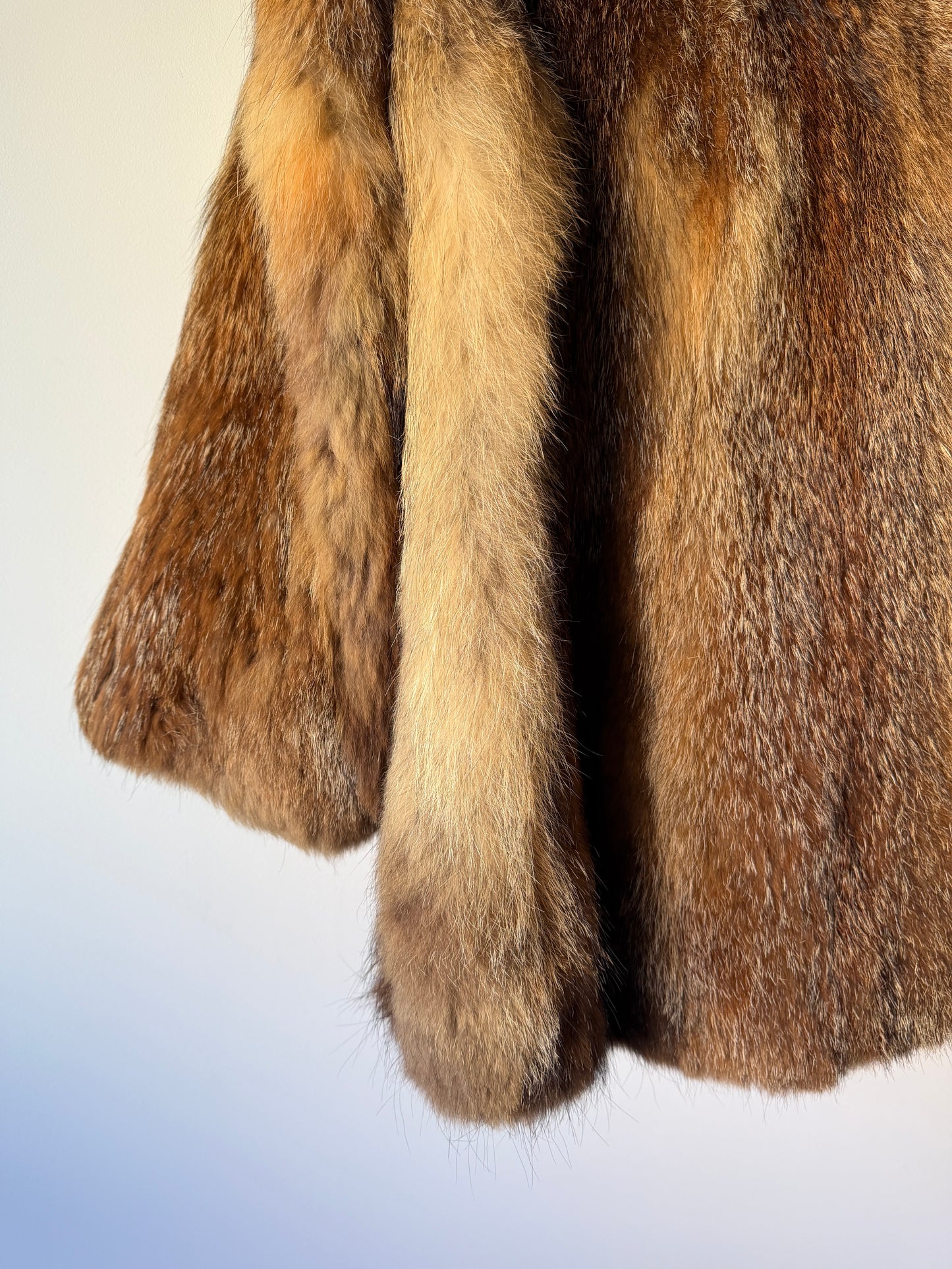 Manteau en fourrure fauve
