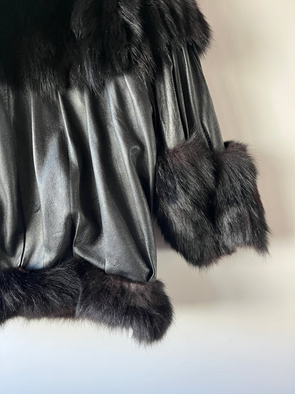 Veste en cuir et fourrure à manches chauve-souris