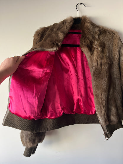 Veste courte en fourrure marron