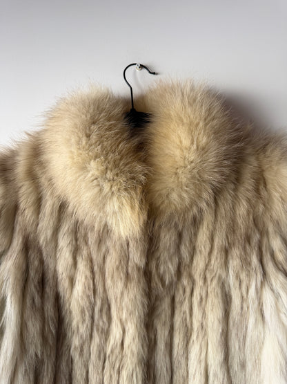 Manteau en fourrure galonné blanc